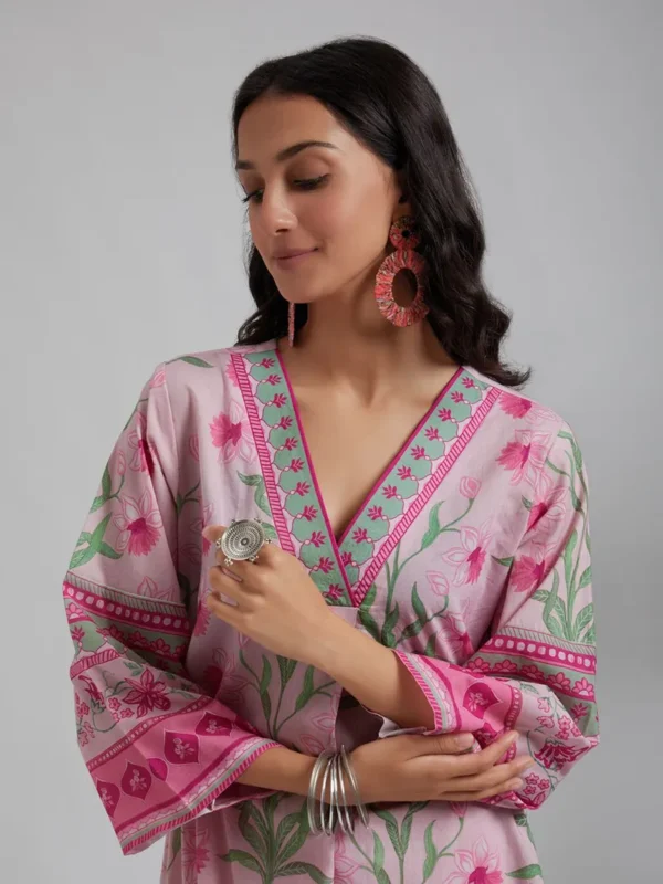 Women  Pink Printed Cotton Kurta with Pants- Set - Image 4